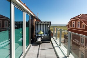 Terrace/patio - "Experience unforgettable days in the exclusive Villa Sohn Deck10!" (Juist)