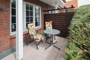 Outdoor dining - Cozy vacation apartment near the center (Juist)