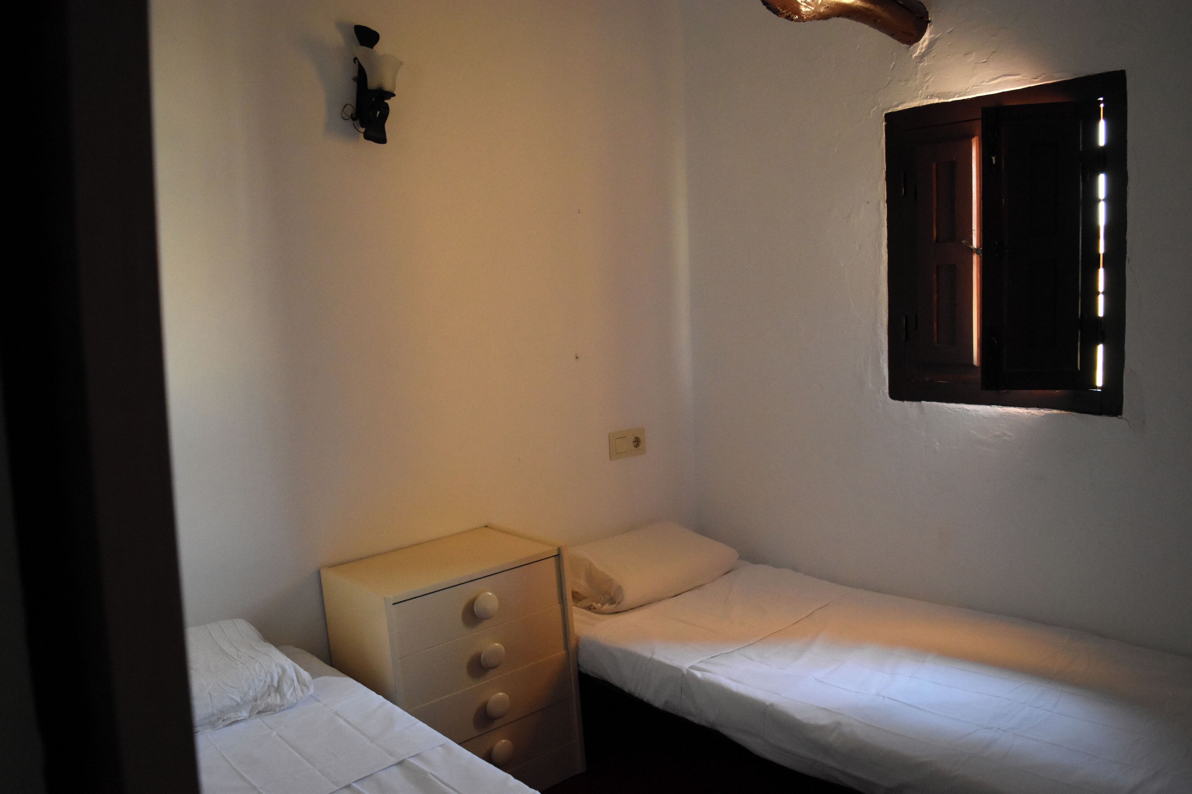2 bedrooms, iron/ironing board, bed sheets