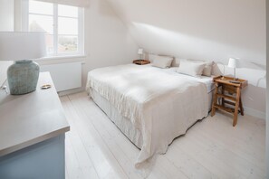 2 chambres, fer et planche à repasser, lit parapluie, accès Internet