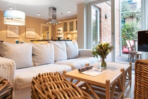 TV, DVD player, stereo - "Experience an unforgettable vacation in the vacation apartment Am Warmbad!" (Juist)