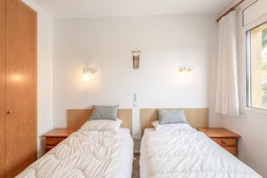 6 bedrooms, WiFi, bed sheets - Holiday Home 'Pineda 12' with Mountain View, Private Pool and Wi-Fi (Pals)