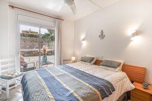 6 bedrooms, WiFi, bed sheets - Holiday Home 'Pineda 12' with Mountain View, Private Pool and Wi-Fi (Pals)