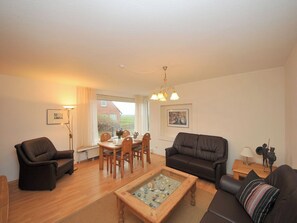 TV, stereo - Cozy vacation apartment with garden and close to the beach (Juist)