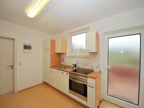 Fridge, oven, stovetop, dishwasher - Cozy vacation apartment with garden and close to the beach (Juist)