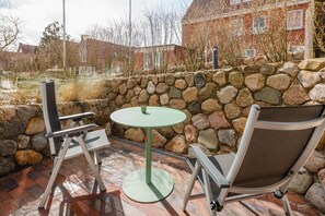 Outdoor dining - Welcome to the "Meeresleuchten" vacation apartment - your time-out on Juist (Juist)