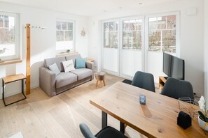 TV, DVD player, stereo - "Relax in Haus Dünenkate Meeresrauschen - your time-out by the North Sea!" (Juist)