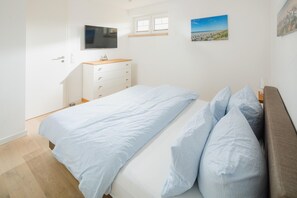 2 bedrooms, travel cot, free WiFi, bed sheets - Modern vacation apartment for 4 people, new building near the beach (Juist)