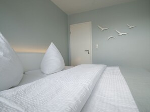 2 bedrooms, iron/ironing board, travel cot, free WiFi - "Relaxation and sea views: Your perfect vacation in Juist awaits you!" (Juist)