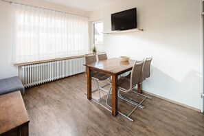 Dining - Cozy vacation apartment with garden and close to the beach (Juist)