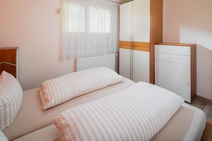 1 Schlafzimmer, Bügeleisen/Bügelbrett, Reisekinderbett, kostenloses WLAN