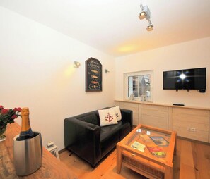 TV, stereo - Cozy vacation apartment close to the beach (Juist)