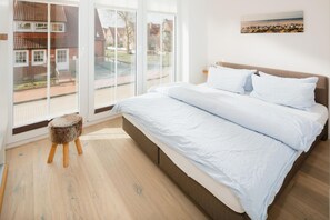 1 bedroom, travel cot, free WiFi, bed sheets - Modern vacation apartment for 2 persons, new building near the beach (Juist)