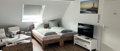 1 dormitorio, tabla de planchar con plancha, wifi y ropa de cama