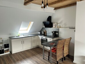 Private kitchen - Vrbo Property (Emden)
