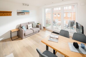 TV, DVD player, stereo - Modern vacation apartment for 2 persons, new building near the beach (Juist)