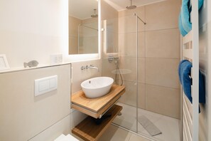Shower, hair dryer, towels - Modern vacation apartment for 2 persons, new building near the beach (Juist)