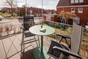 Outdoor dining - Welcome to the "Strandmuschel" vacation apartment - Exclusive comfort on Juist (Juist)