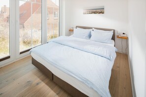 1 bedroom, travel cot, free WiFi, bed sheets - Welcome to the "Strandmuschel" vacation apartment - Exclusive comfort on Juist (Juist)