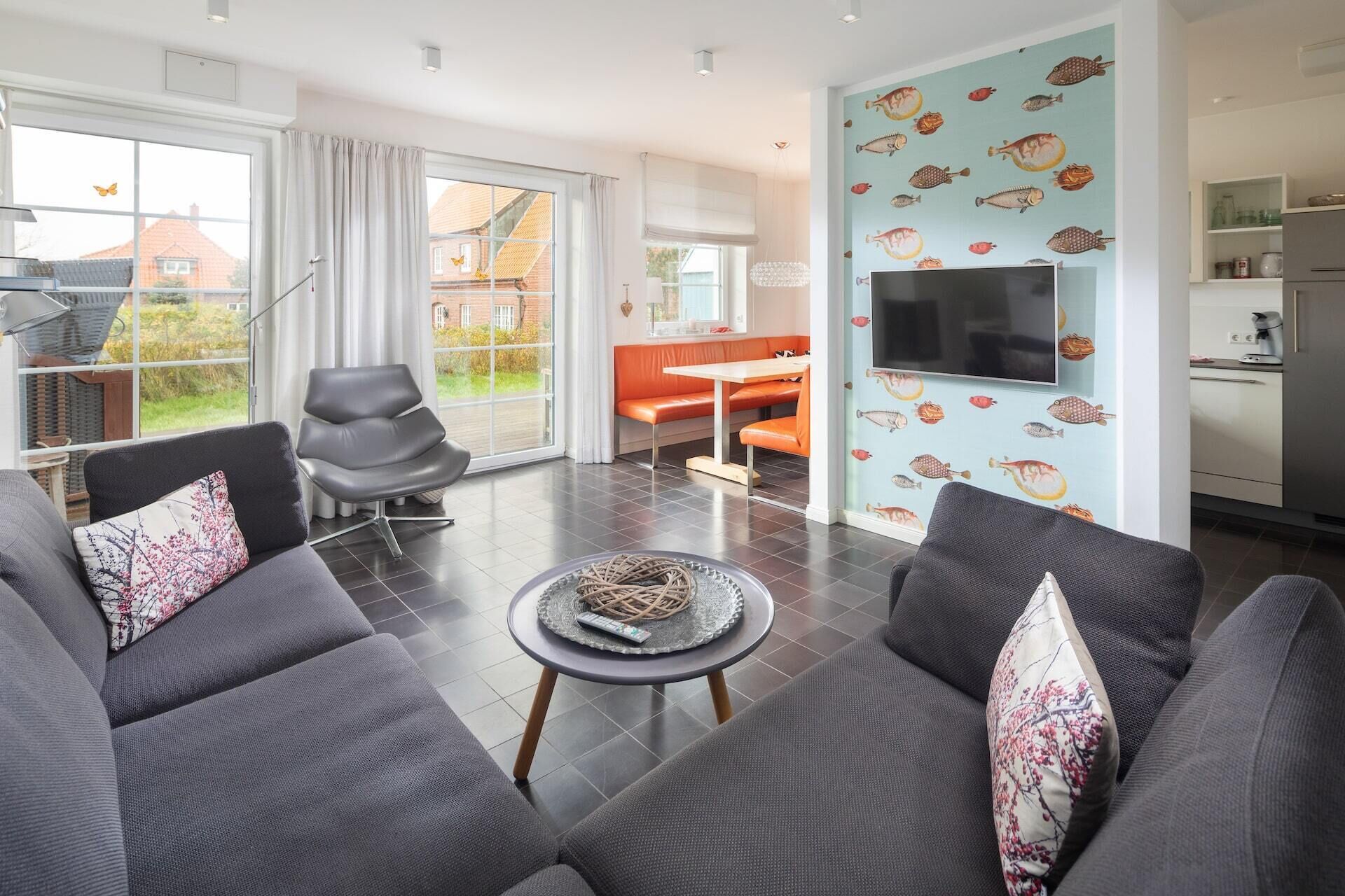Fernseher, Kamin, Stereoanlage