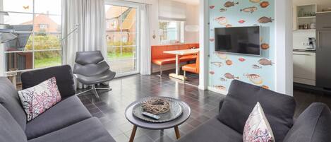 TV, fireplace, stereo