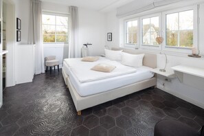 3 bedrooms, iron/ironing board, travel cot, free WiFi - Large, modern vacation apartment with fireplace and bathtub (Juist)