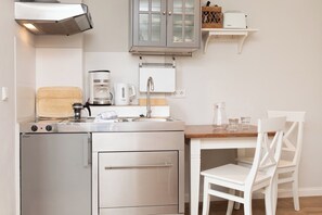 Fridge, stovetop, coffee/tea maker, toaster - Apartment in a quiet location with balcony (Juist)