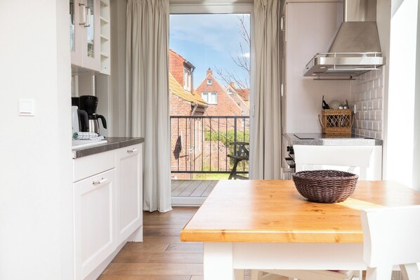 Fridge, oven, stovetop, dishwasher - Apartment in a quiet location with balcony (Juist)