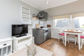 Fridge, stovetop, dishwasher, coffee/tea maker - Vacation apartment in a quiet location (Juist)