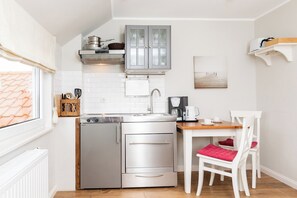 Kaffetrakter/tekoker, kjøleskap, kokeplater og oppvaskmaskin