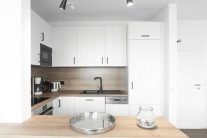 Fridge, microwave, oven, stovetop - "Fantastic vacation apartment with sea view and exclusive furnishings on Juist!" (Juist)