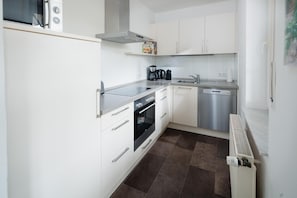 Fridge, microwave, oven, stovetop - "Relaxing vacation apartment on the North Sea" (Juist)