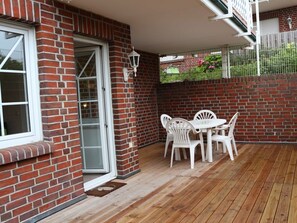 Outdoor dining - "Relaxing vacation apartment on the North Sea" (Juist)