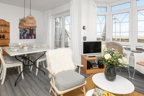 Dining - Cozy vacation apartment with south-facing terrace (Juist)