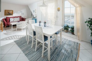 Dining - "Fantastic apartment with sea view and leisure facilities in Juist!" (Juist)
