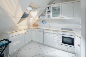 Fridge, oven, stovetop, dishwasher - "Fantastic apartment with sea view and leisure facilities in Juist!" (Juist)