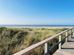 Beach nearby - Large vacation apartment with balcony (Juist)