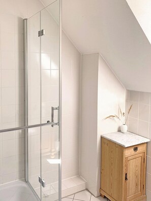 Hair dryer - Large vacation apartment with balcony (Juist)