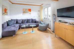 TV, stereo - "Enjoy a relaxing stay at the Residenz am Meer—your dream vacation awaits!" (Juist)