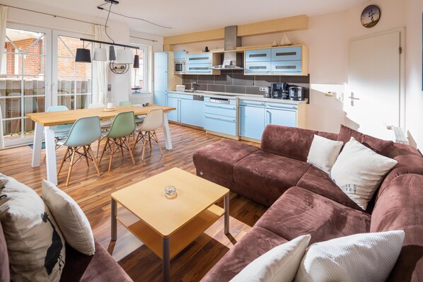 TV - "Strandkrabbe" Vacation Rental – Family-Friendly Accommodations Near the Beach (Juist)