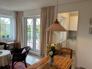 Dining - Cozy vacation apartment with balcony (Juist)