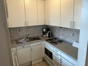 Kühlschrank, Ofen, Herdplatte, Geschirrspüler