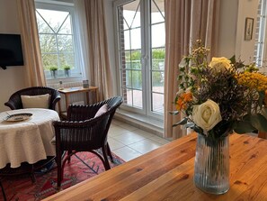 Dining - Cozy vacation apartment with balcony (Juist)