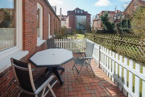 Outdoor dining - Frauke apartment in the Villa Altmanns (Juist)