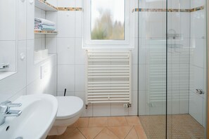 Shower, hair dryer, towels - Frauke apartment in the Villa Altmanns (Juist)