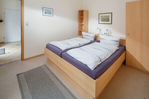2 bedrooms, iron/ironing board, free WiFi, bed sheets - Swantje apartment in the Villa Altmanns (Juist)