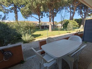 Outdoor dining - Ground floor apartment, AC and parking - 4 guests (Argelès-sur-Mer)