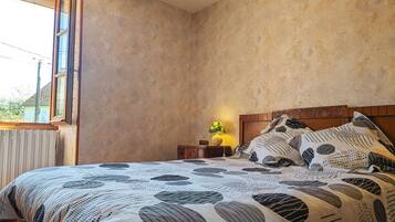 2 bedrooms, bed sheets