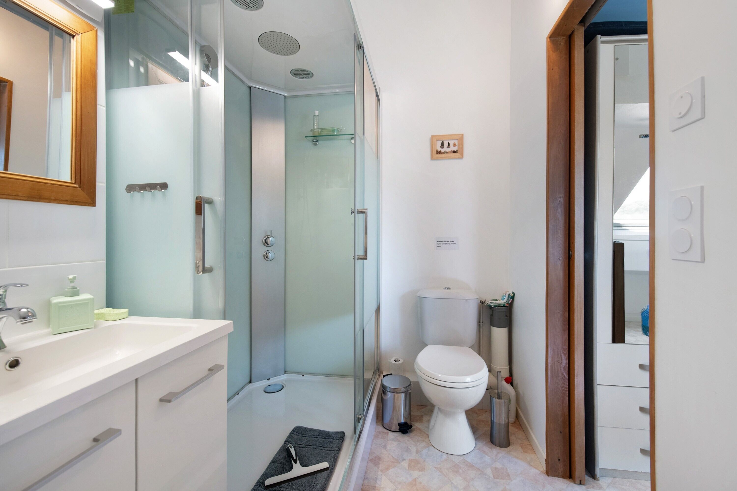 Shower, towels