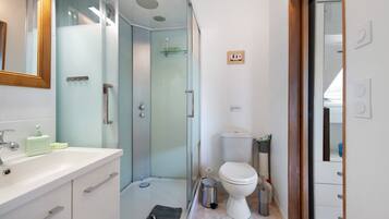 Shower, towels